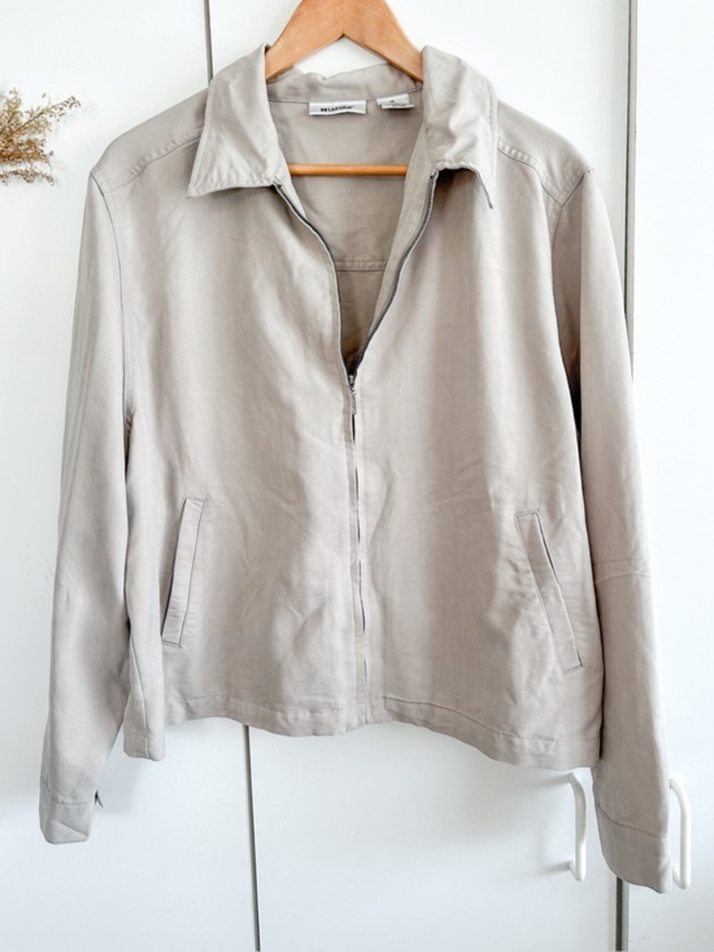 Units Light Gray Women's Zip-Front Jacket • Sz 16
